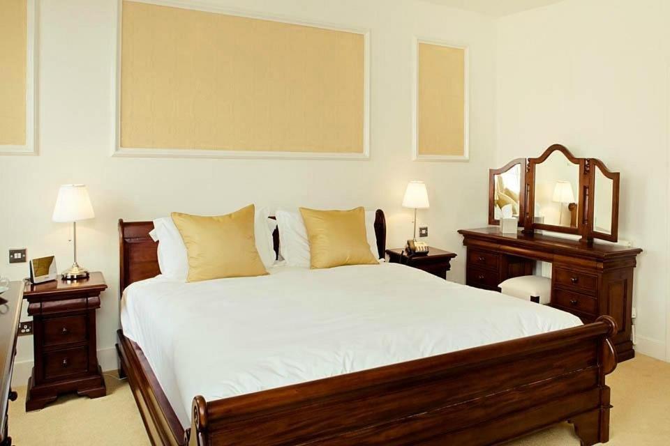 Kings Arms Hotel Bicester Eksteriør billede